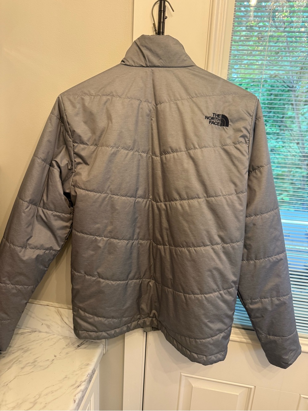 The North Face Men's Silver Gray Insulated Puffer Jacket - Picture 2 of 10